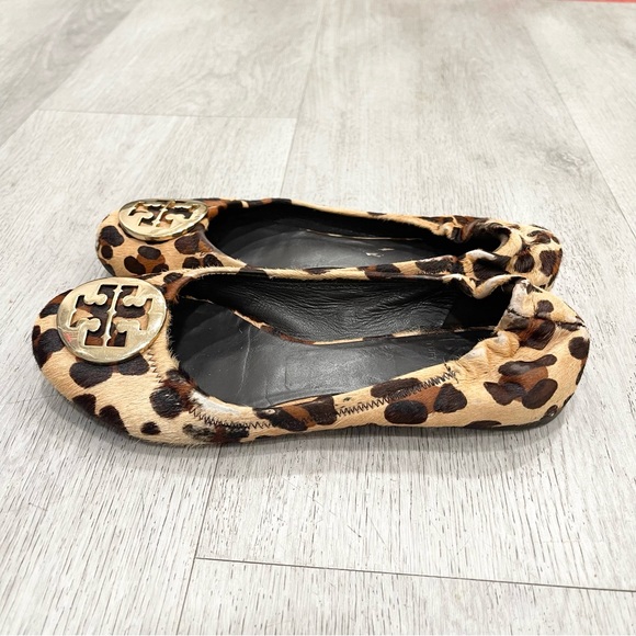Tory Burch Women's Leopard Print Calf Hair Ballet Flats - Picture 4 of 7